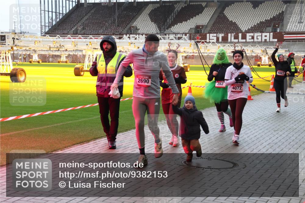 07.12.2025 - St. Pauli X-Mass-Run No. 15 Luisa Fischer http://msf.ph/oto/9382153 07.12.2025 10:48:15 Ziel 709, 5, 2690, 282, 4072, 4863, 60, 78, 282, 309, 472, 513, 522, 523, 553, 1182, 1195, 1555, 1847, 1848, 1863, 2146, 2147, 2490, 2566, 2608, 2611, 2690, 3101, 3102, 3104, 3105, 3360, 4072, 4615, 4618, 4853, 4863, 4868, 4869 meine-sportfotos.de