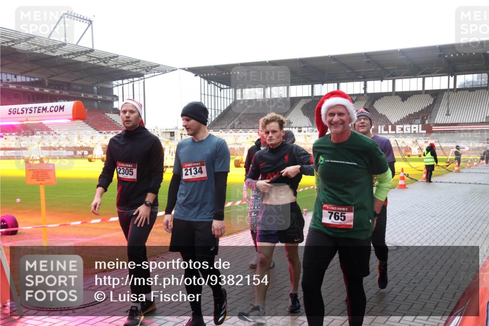 07.12.2025 - St. Pauli X-Mass-Run No. 15 Luisa Fischer http://msf.ph/oto/9382154 07.12.2025 11:21:26 Ziel 2305, 2134, 5, 765, 540, 765, 1020, 1135, 1614, 2242, 2375, 2376, 2379, 2462, 2601, 2854, 2867, 3037, 3135, 3220, 3283 meine-sportfotos.de
