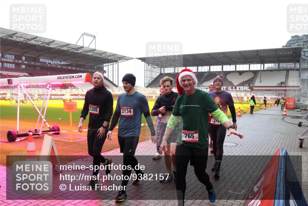 07.12.2025 - St. Pauli X-Mass-Run No. 15 Luisa Fischer http://msf.ph/oto/9382157 07.12.2025 11:21:27 Ziel 2305, 2134, 765, 2375, 540, 765, 1020, 1614, 2242, 2375, 2376, 2379, 2462, 2579, 2601, 2854, 2867, 3037, 3135, 3159, 3220, 3283 meine-sportfotos.de