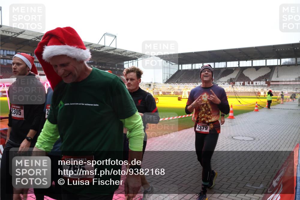 07.12.2025 - St. Pauli X-Mass-Run No. 15 Luisa Fischer http://msf.ph/oto/9382168 07.12.2025 11:21:28 Ziel 2305, 2, 15, 765, 2379, 1, 540, 765, 1020, 2242, 2375, 2376, 2379, 2462, 2579, 2601, 2854, 2867, 3037, 3135, 3159, 3220, 3283 meine-sportfotos.de