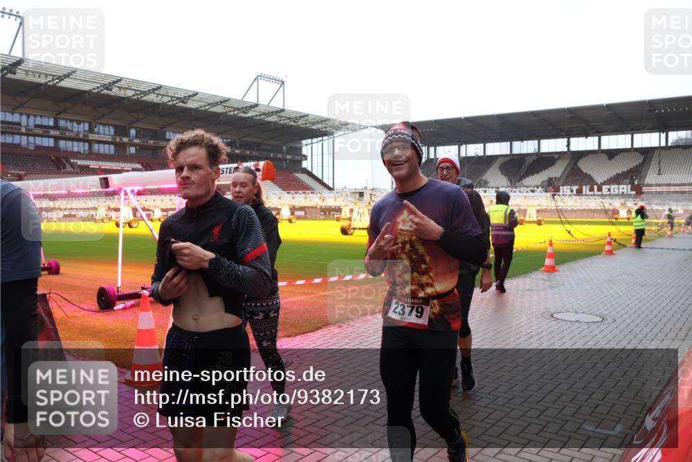 07.12.2025 - St. Pauli X-Mass-Run No. 15 Luisa Fischer http://msf.ph/oto/9382173 07.12.2025 11:21:29 Ziel 2379, 540, 765, 2242, 2375, 2376, 2379, 2462, 2579, 2601, 2854, 2867, 3037, 3135, 3159, 3220, 3283 meine-sportfotos.de