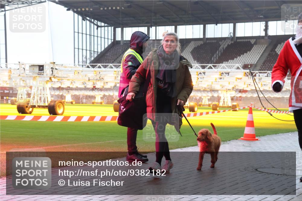 07.12.2025 - St. Pauli X-Mass-Run No. 15 Luisa Fischer http://msf.ph/oto/9382182 07.12.2025 11:21:44 Ziel 98, 105, 111, 232, 241, 540, 765, 1549, 1902, 1907, 2033, 2197, 2375, 2376, 2379, 2462, 2473, 2474, 2579, 2601, 2854, 2867, 3037, 3073, 3135, 3159, 3220, 3283 meine-sportfotos.de