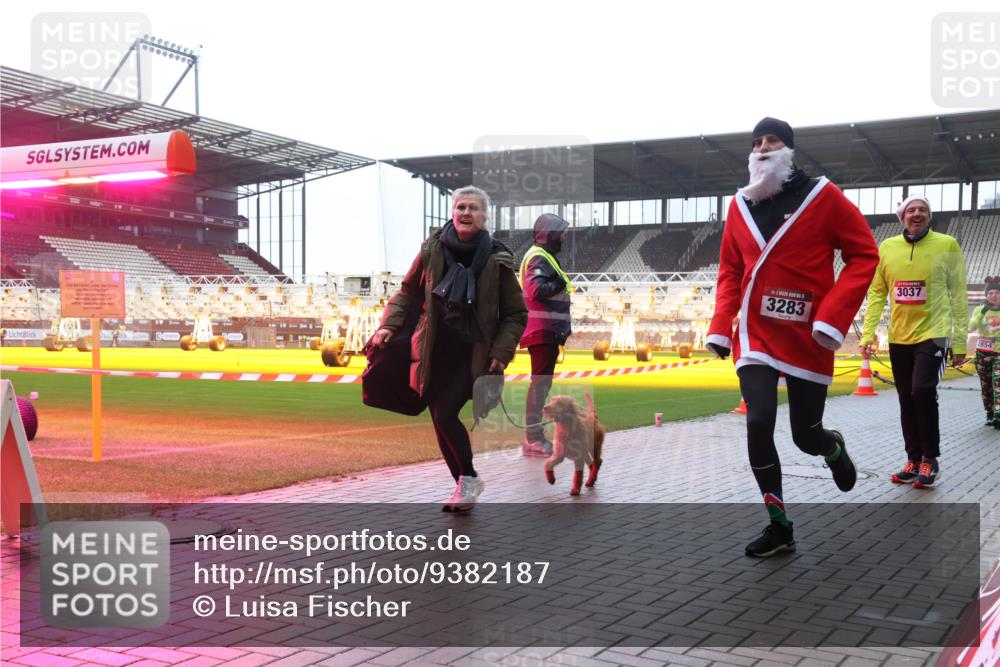07.12.2025 - St. Pauli X-Mass-Run No. 15 Luisa Fischer http://msf.ph/oto/9382187 07.12.2025 11:21:44 Ziel 3283, 3037, 2854, 98, 105, 111, 232, 241, 540, 765, 1549, 1902, 1907, 2033, 2197, 2375, 2376, 2379, 2462, 2473, 2474, 2579, 2601, 2854, 2867, 3037, 3073, 3135, 3159, 3220, 3283 meine-sportfotos.de