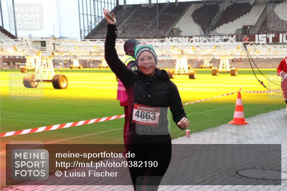 07.12.2025 - St. Pauli X-Mass-Run No. 15 Luisa Fischer http://msf.ph/oto/9382190 07.12.2025 10:48:19 Ziel 15, 4863, 60, 78, 282, 309, 472, 513, 553, 1182, 1195, 1555, 1847, 1848, 1863, 2028, 2146, 2147, 2339, 2490, 2501, 2566, 2608, 2611, 2690, 3018, 3101, 3102, 3104, 3105, 3360, 3598, 4072, 4229, 4615, 4618, 4853, 4863, 4868, 4869 meine-sportfotos.de