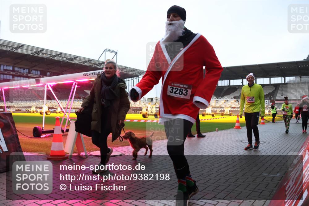 07.12.2025 - St. Pauli X-Mass-Run No. 15 Luisa Fischer http://msf.ph/oto/9382198 07.12.2025 11:21:45 Ziel 15, 3283, 3037, 2376, 98, 105, 111, 232, 241, 540, 1549, 1902, 1907, 2033, 2197, 2375, 2376, 2379, 2473, 2474, 2579, 2601, 2854, 2867, 3037, 3073, 3135, 3159, 3220, 3283 meine-sportfotos.de