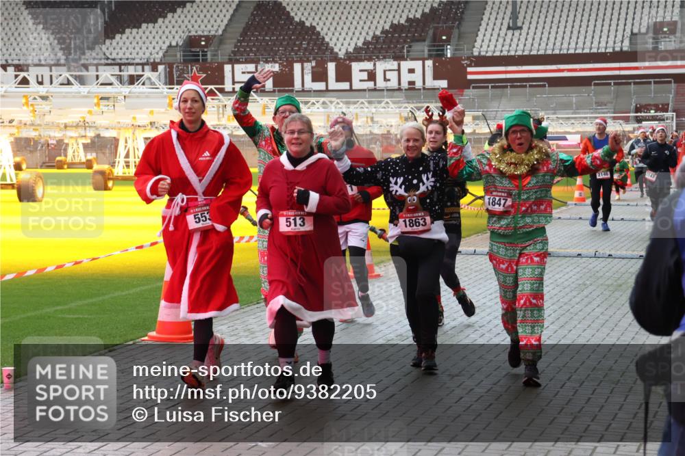 07.12.2025 - St. Pauli X-Mass-Run No. 15 Luisa Fischer http://msf.ph/oto/9382205 07.12.2025 10:48:21 Ziel 553, 513, 00, 1863, 1847, 2146, 78, 282, 472, 513, 553, 1182, 1195, 1555, 1847, 1848, 1863, 2028, 2146, 2147, 2339, 2490, 2501, 2566, 2608, 2611, 2690, 3018, 3101, 3102, 3104, 3105, 3598, 4072, 4229, 4615, 4618, 4853, 4863, 4868, 4869 meine-sportfotos.de
