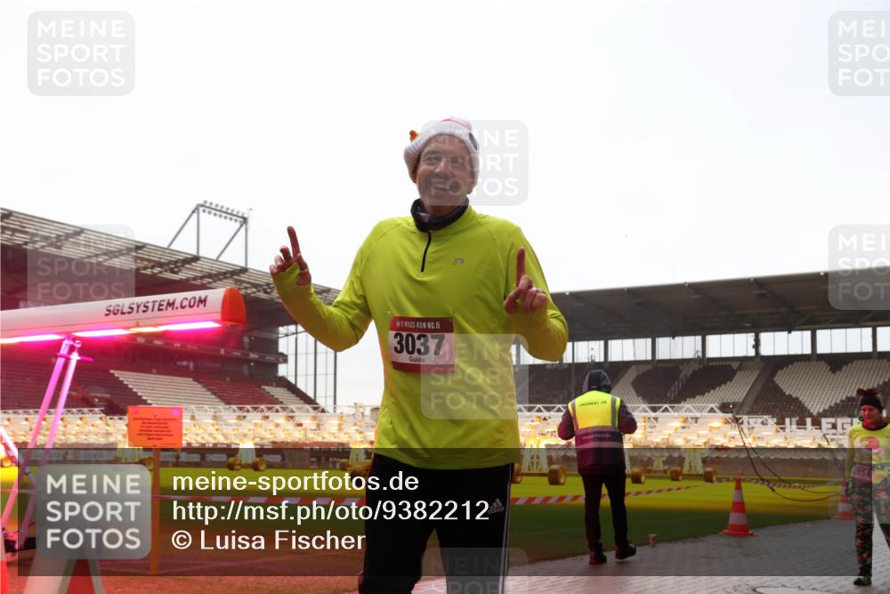 07.12.2025 - St. Pauli X-Mass-Run No. 15 Luisa Fischer http://msf.ph/oto/9382212 07.12.2025 11:21:48 Ziel 15, 3037, 2854, 98, 105, 111, 232, 241, 1549, 1902, 1907, 1939, 2033, 2197, 2375, 2376, 2473, 2474, 2579, 2854, 2867, 3073, 3135, 3159, 3220, 3283 meine-sportfotos.de
