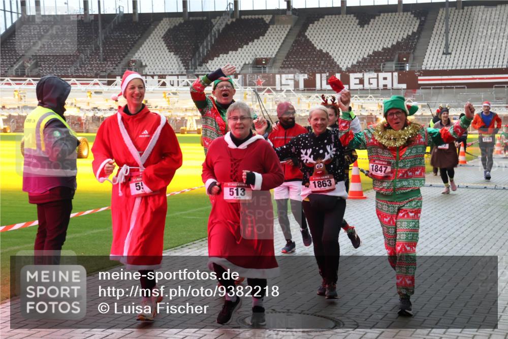 07.12.2025 - St. Pauli X-Mass-Run No. 15 Luisa Fischer http://msf.ph/oto/9382218 07.12.2025 10:48:22 Ziel 59, 513, 1863, 1847, 2146, 2, 78, 282, 472, 513, 553, 876, 1182, 1195, 1555, 2028, 2146, 2147, 2339, 2490, 2501, 2566, 2608, 2611, 2690, 3018, 3101, 3102, 3104, 3105, 3598, 4072, 4229, 4615, 4618, 4853, 4863, 4868, 4869 meine-sportfotos.de