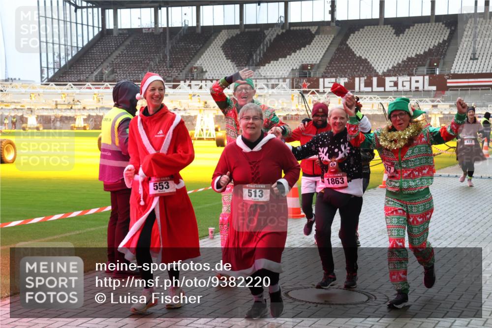 07.12.2025 - St. Pauli X-Mass-Run No. 15 Luisa Fischer http://msf.ph/oto/9382220 07.12.2025 10:48:23 Ziel 553, 5, 513, 1863, 472, 78, 282, 472, 513, 553, 876, 1195, 1555, 2028, 2146, 2147, 2339, 2490, 2501, 2566, 2608, 2611, 2690, 3018, 3101, 3102, 3104, 3105, 3598, 4072, 4229, 4615, 4618, 4863, 4869 meine-sportfotos.de