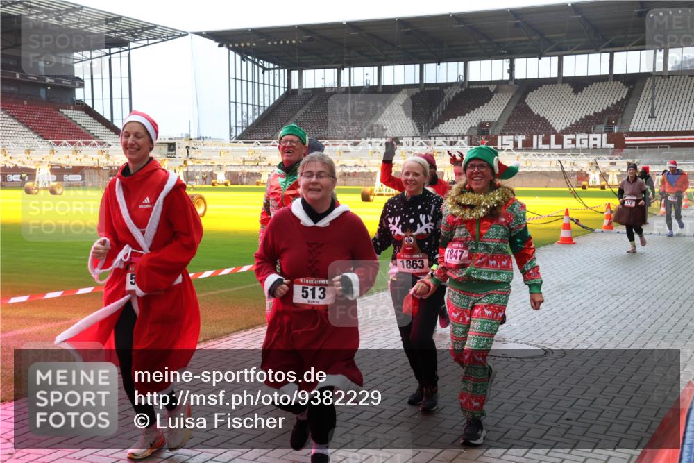 07.12.2025 - St. Pauli X-Mass-Run No. 15 Luisa Fischer http://msf.ph/oto/9382229 07.12.2025 10:48:24 Ziel 5, 5, 513, 00, 1863, 1847, 472, 78, 282, 472, 513, 553, 876, 1195, 1555, 2028, 2146, 2147, 2339, 2490, 2501, 2566, 2608, 2611, 2690, 3018, 3104, 3105, 3598, 4072, 4229, 4615, 4618, 4863 meine-sportfotos.de