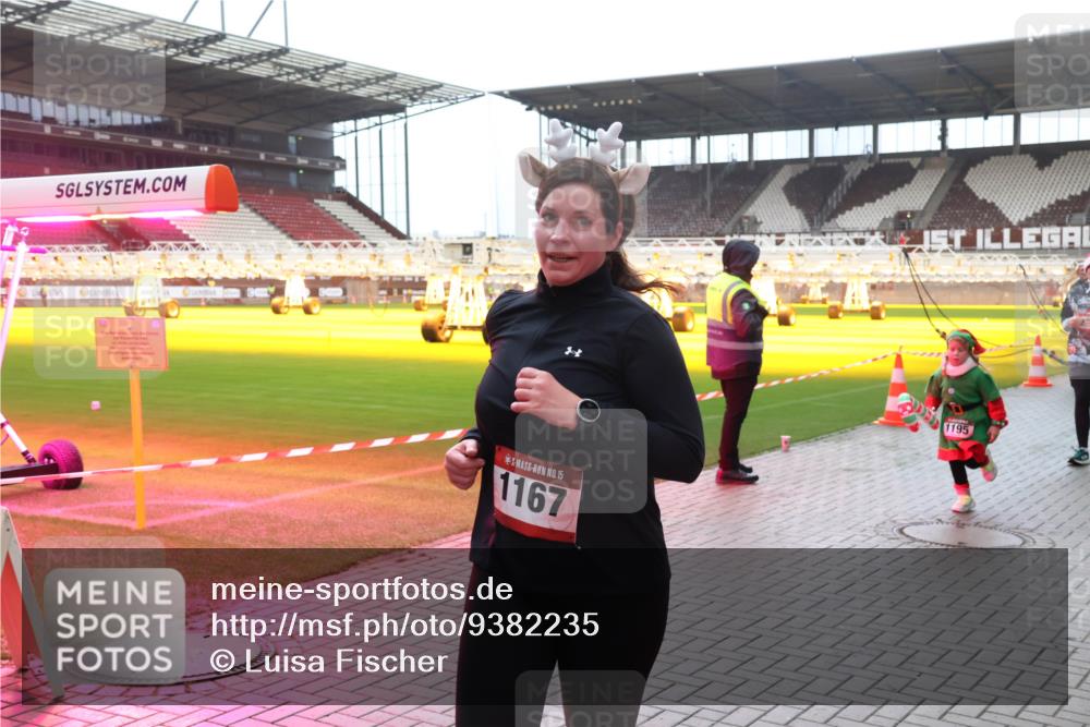 07.12.2025 - St. Pauli X-Mass-Run No. 15 Luisa Fischer http://msf.ph/oto/9382235 07.12.2025 10:48:36 Ziel 15, 1167, 1195, 282, 472, 513, 553, 577, 876, 1195, 1265, 1267, 1555, 2028, 2146, 2147, 2232, 2233, 2235, 2239, 2241, 2339, 2501, 2608, 2611, 2796, 2797, 2803, 3018, 3598, 4072, 4229, 4447, 4598, 4863 meine-sportfotos.de
