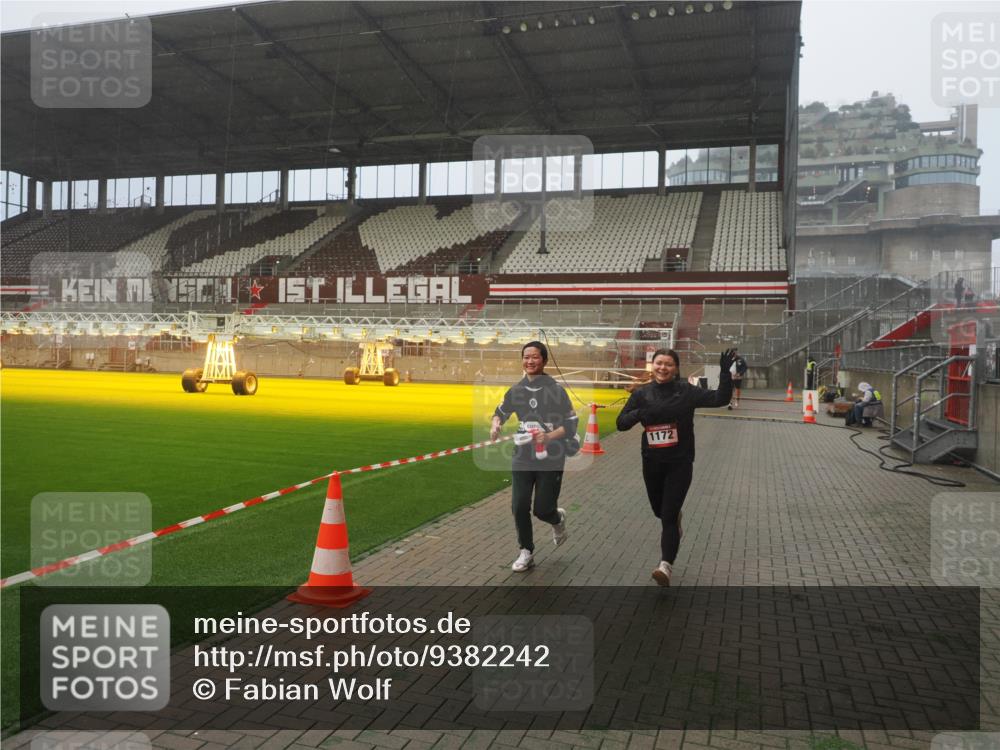 07.12.2025 - St. Pauli X-Mass-Run No. 15 Fabian Wolf http://msf.ph/oto/9382242 07.12.2025 10:09:42 Ziel 800, 1026, 1172, 1191 meine-sportfotos.de