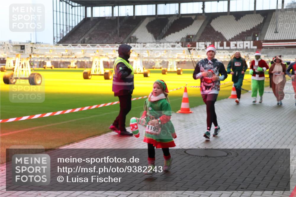 07.12.2025 - St. Pauli X-Mass-Run No. 15 Luisa Fischer http://msf.ph/oto/9382243 07.12.2025 10:48:37 Ziel 1, 1195, 282, 472, 513, 553, 577, 876, 1195, 1265, 1267, 1555, 2028, 2146, 2147, 2232, 2233, 2235, 2239, 2241, 2339, 2501, 2608, 2611, 2796, 2797, 2803, 3018, 3598, 4072, 4229, 4447, 4598, 4863 meine-sportfotos.de