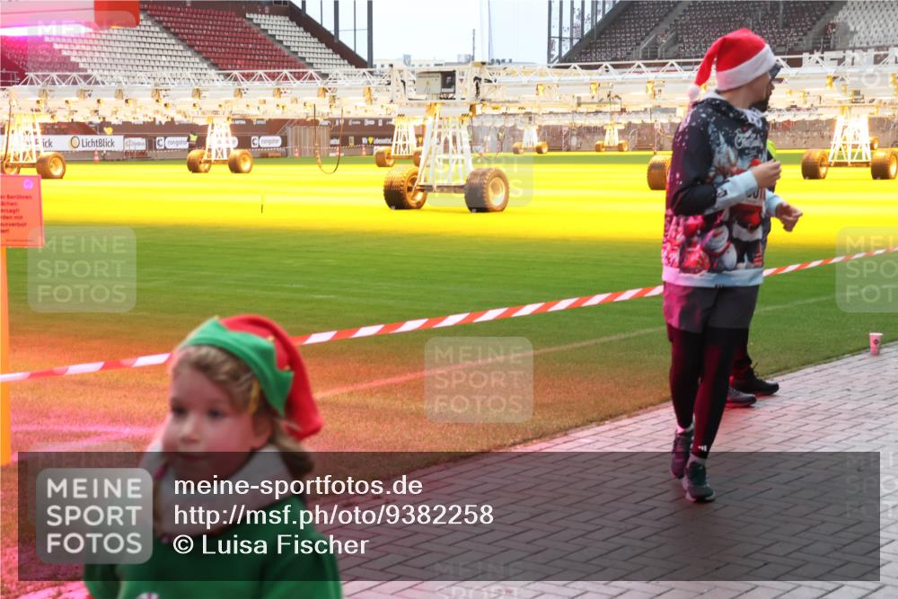 07.12.2025 - St. Pauli X-Mass-Run No. 15 Luisa Fischer http://msf.ph/oto/9382258 07.12.2025 10:48:38 Ziel 282, 472, 513, 553, 577, 633, 876, 1195, 1265, 1267, 1555, 2028, 2146, 2147, 2232, 2233, 2235, 2239, 2241, 2339, 2501, 2608, 2611, 2796, 2797, 2803, 3018, 3598, 4072, 4229, 4447, 4598, 4863 meine-sportfotos.de