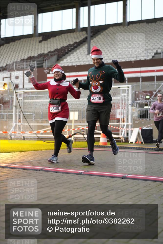 07.12.2025 - St. Pauli X-Mass-Run No. 15 Patografie http://msf.ph/oto/9382262 07.12.2025 10:21:12 Ziel 1326, 1386, 1407, 1898, 1900, 2173, 2565, 3062, 3384, 3540, 3541, 3848, 3849, 3984, 4117, 4338 meine-sportfotos.de