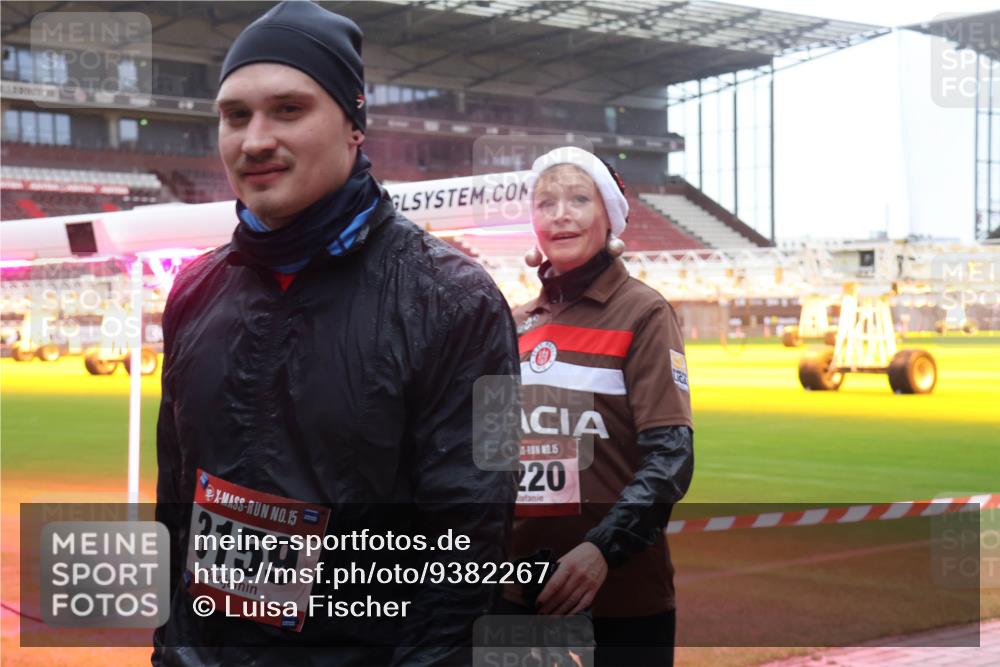 07.12.2025 - St. Pauli X-Mass-Run No. 15 Luisa Fischer http://msf.ph/oto/9382267 07.12.2025 11:22:13 Ziel 15, 3159, 15, 220, 98, 105, 111, 232, 241, 1284, 1297, 1549, 1775, 1779, 1902, 1904, 1907, 1939, 2033, 2197, 2473, 2474, 2579, 3073, 3159, 3474, 3475, 3820, 3821 meine-sportfotos.de