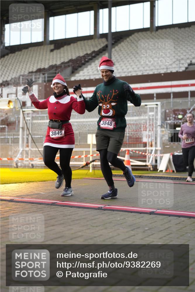 07.12.2025 - St. Pauli X-Mass-Run No. 15 Patografie http://msf.ph/oto/9382269 07.12.2025 10:21:12 Ziel 1326, 1386, 1407, 1898, 1900, 2173, 2565, 3062, 3384, 3540, 3541, 3848, 3849, 3984, 4117, 4338 meine-sportfotos.de
