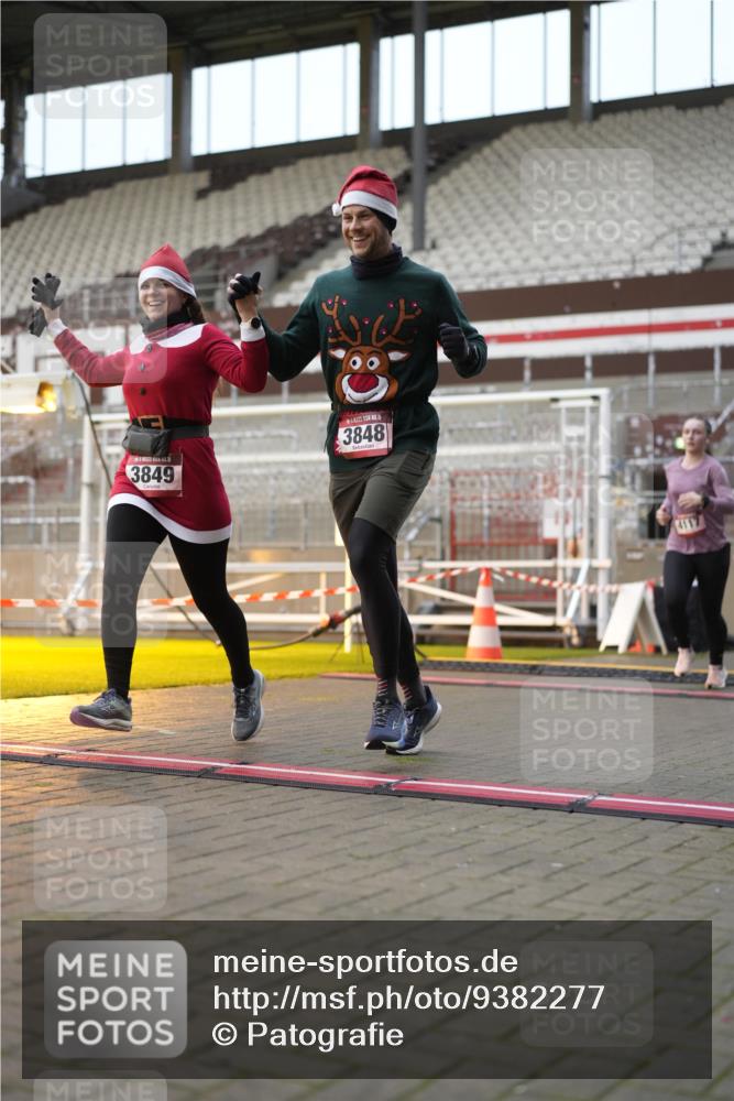 07.12.2025 - St. Pauli X-Mass-Run No. 15 Patografie http://msf.ph/oto/9382277 07.12.2025 10:21:13 Ziel 1326, 1386, 1407, 1898, 1900, 2173, 2565, 3062, 3384, 3540, 3541, 3848, 3849, 3984, 4117, 4338 meine-sportfotos.de