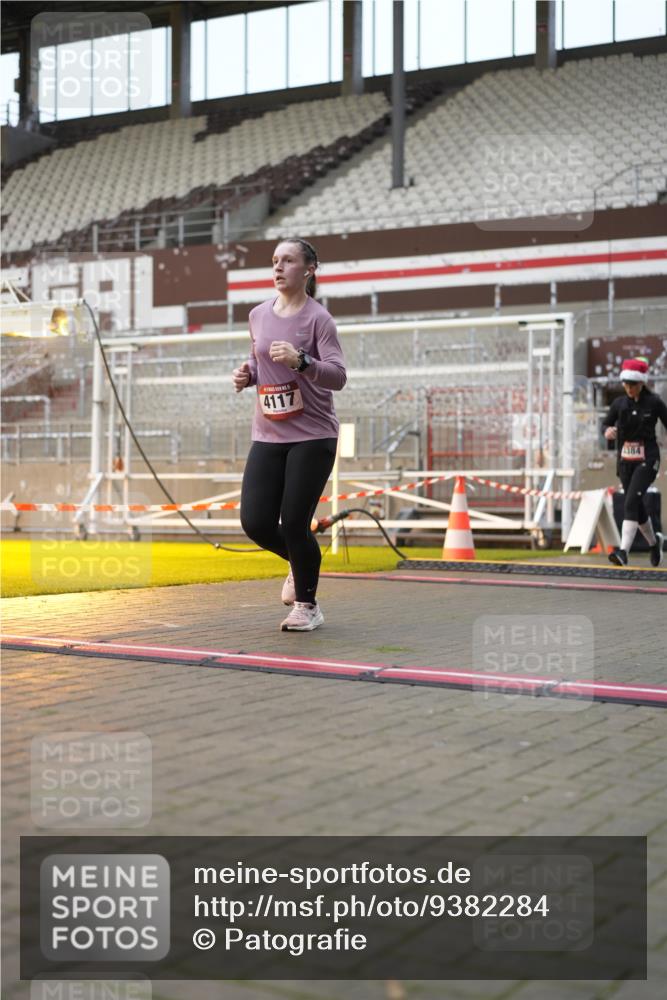 07.12.2025 - St. Pauli X-Mass-Run No. 15 Patografie http://msf.ph/oto/9382284 07.12.2025 10:21:14 Ziel 1326, 1386, 1407, 1898, 1900, 2173, 2565, 3062, 3384, 3540, 3541, 3848, 3849, 3984, 4117, 4338 meine-sportfotos.de