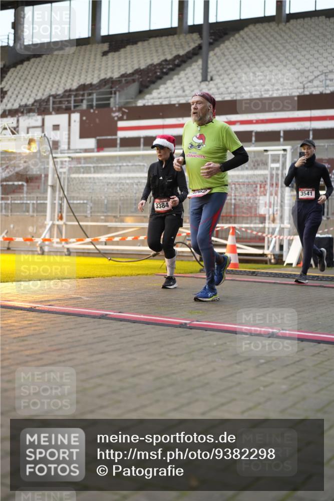 07.12.2025 - St. Pauli X-Mass-Run No. 15 Patografie http://msf.ph/oto/9382298 07.12.2025 10:21:15 Ziel 149, 1326, 1386, 1407, 1898, 1900, 2173, 2565, 3062, 3384, 3540, 3541, 3848, 3849, 3984, 4117, 4338 meine-sportfotos.de