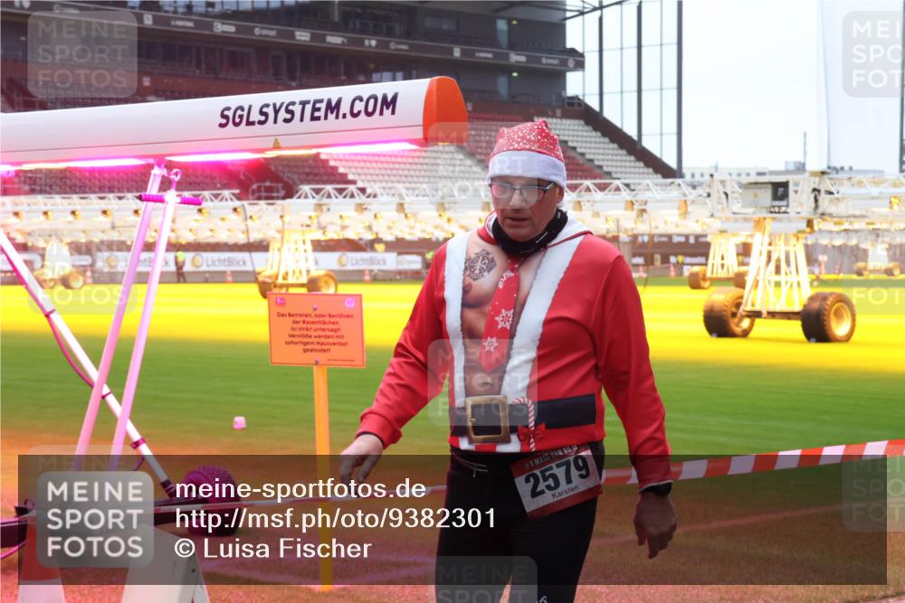 07.12.2025 - St. Pauli X-Mass-Run No. 15 Luisa Fischer http://msf.ph/oto/9382301 07.12.2025 11:22:23 Ziel 2579, 1284, 1297, 1549, 1775, 1779, 1902, 1904, 1907, 1939, 2033, 2197, 2473, 2474, 3474, 3475, 3820, 3821 meine-sportfotos.de