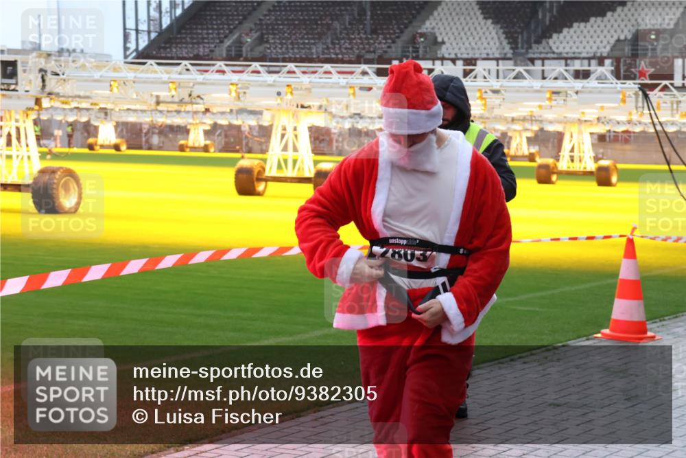 07.12.2025 - St. Pauli X-Mass-Run No. 15 Luisa Fischer http://msf.ph/oto/9382305 07.12.2025 10:48:49 Ziel 233, 290, 472, 577, 633, 876, 935, 1009, 1087, 1188, 1189, 1195, 1265, 1267, 1515, 1516, 1517, 1521, 2028, 2146, 2147, 2232, 2233, 2235, 2239, 2241, 2268, 2269, 2339, 2501, 2796, 2797, 2803, 3017, 3018, 3019, 3346, 3598, 4229, 4447, 4598 meine-sportfotos.de