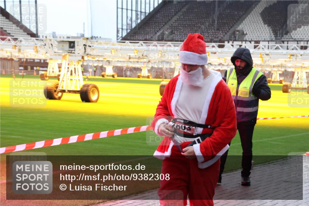 07.12.2025 - St. Pauli X-Mass-Run No. 15 Luisa Fischer http://msf.ph/oto/9382308 07.12.2025 10:48:49 Ziel 7805, 709, 233, 290, 472, 577, 633, 876, 935, 1009, 1087, 1188, 1189, 1195, 1265, 1267, 1515, 1516, 1517, 1521, 2028, 2146, 2147, 2232, 2233, 2235, 2239, 2241, 2268, 2269, 2339, 2501, 2796, 2797, 2803, 3017, 3018, 3019, 3346, 3598, 4229, 4447, 4598 meine-sportfotos.de