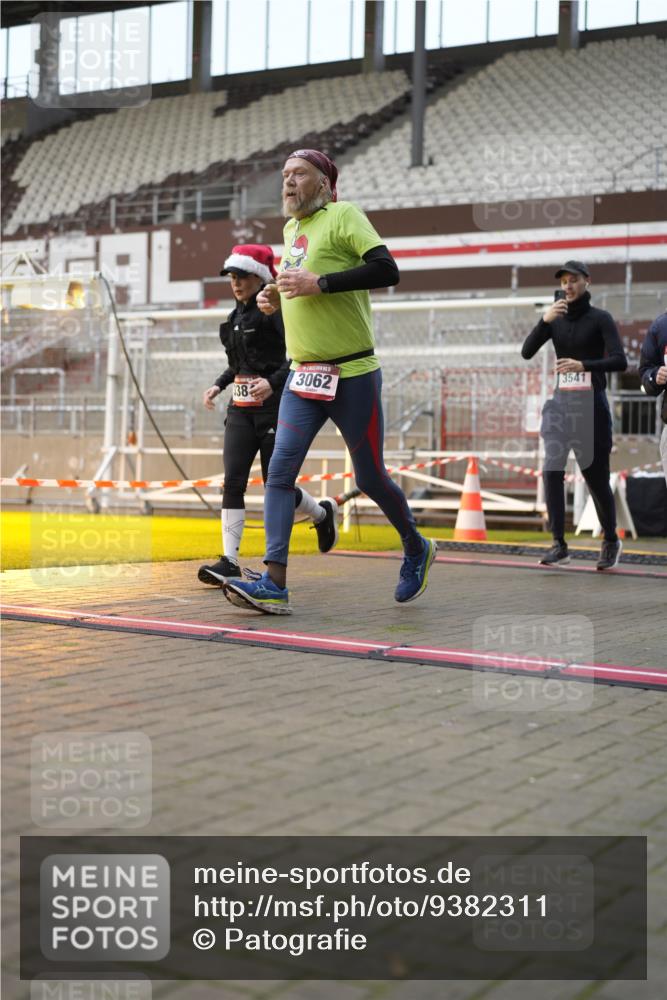 07.12.2025 - St. Pauli X-Mass-Run No. 15 Patografie http://msf.ph/oto/9382311 07.12.2025 10:21:16 Ziel 149, 270, 1326, 1386, 1407, 1898, 1900, 2173, 2565, 3062, 3384, 3540, 3541, 3848, 3849, 3984, 4117, 4338 meine-sportfotos.de