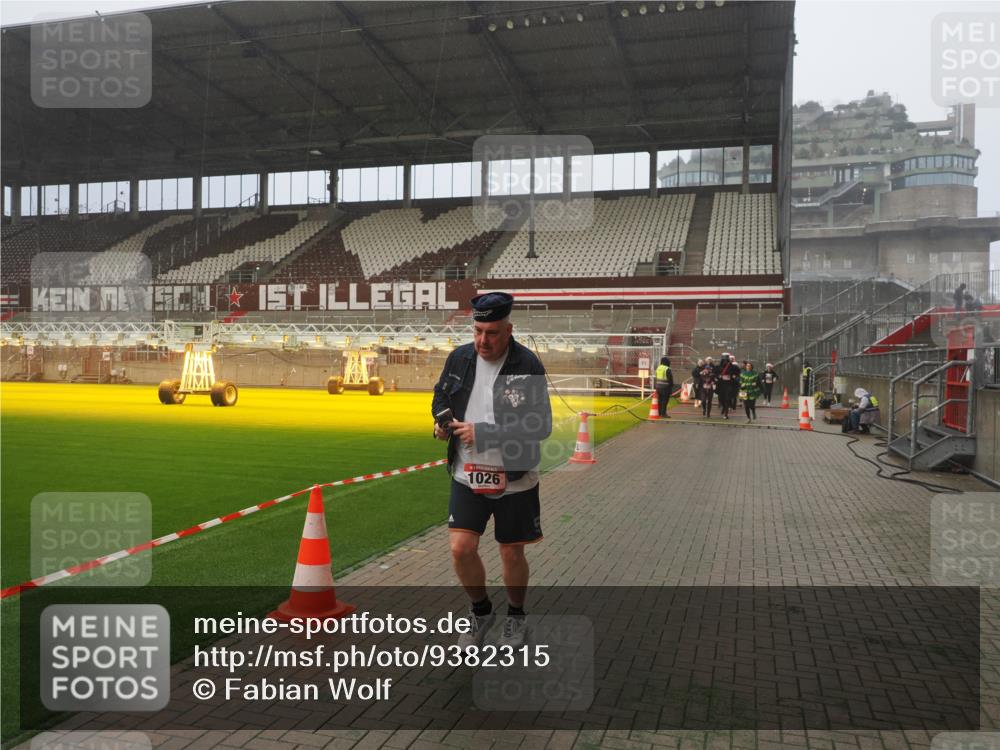 07.12.2025 - St. Pauli X-Mass-Run No. 15 Fabian Wolf http://msf.ph/oto/9382315 07.12.2025 10:09:50 Ziel 989, 1026, 1172, 1191, 1256, 1257, 1678 meine-sportfotos.de