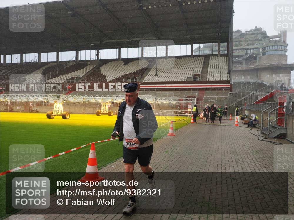 07.12.2025 - St. Pauli X-Mass-Run No. 15 Fabian Wolf http://msf.ph/oto/9382321 07.12.2025 10:09:50 Ziel 989, 1026, 1172, 1191, 1256, 1257, 1678 meine-sportfotos.de