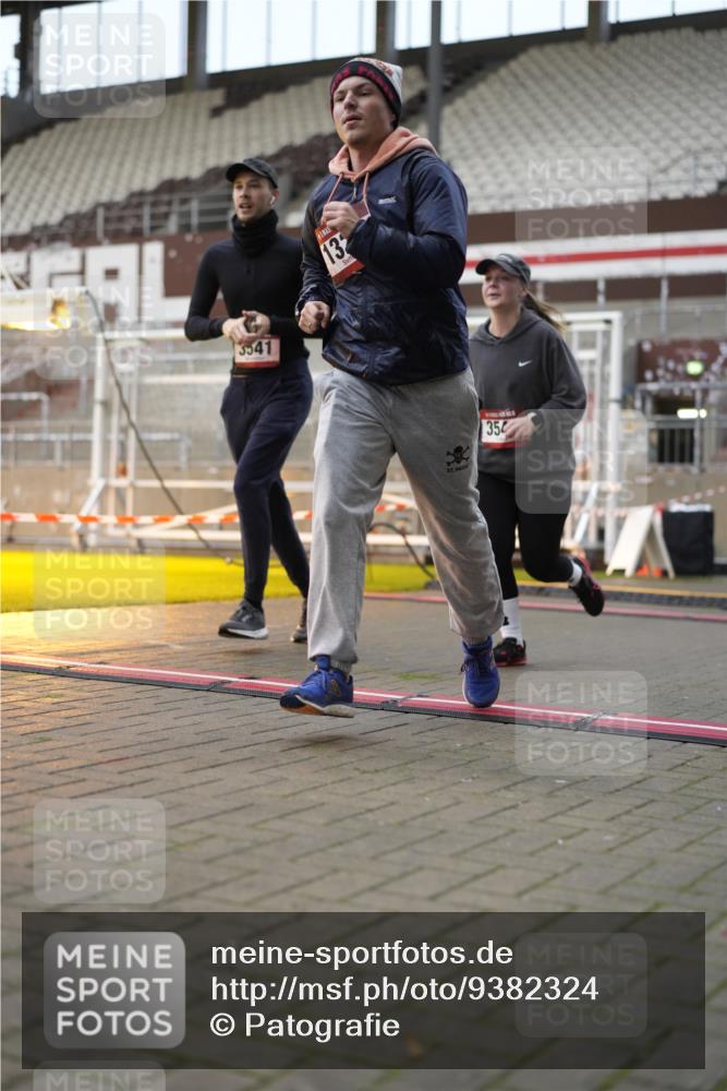 07.12.2025 - St. Pauli X-Mass-Run No. 15 Patografie http://msf.ph/oto/9382324 07.12.2025 10:21:17 Ziel 149, 270, 1326, 1386, 1407, 1898, 1900, 2173, 2565, 3062, 3091, 3384, 3540, 3541, 3848, 3849, 3984, 3988, 4117, 4338 meine-sportfotos.de