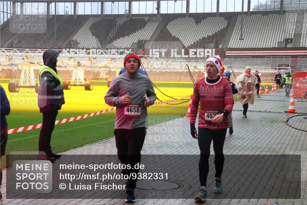 07.12.2025 - St. Pauli X-Mass-Run No. 15 Luisa Fischer http://msf.ph/oto/9382331 07.12.2025 10:12:28 Ziel 4658, 452, 670, 756, 1077, 1389, 1526, 1687, 1688, 1833, 2177, 2906, 2909, 3085, 3761, 3767, 3870, 3909, 3932, 3935, 4658 meine-sportfotos.de