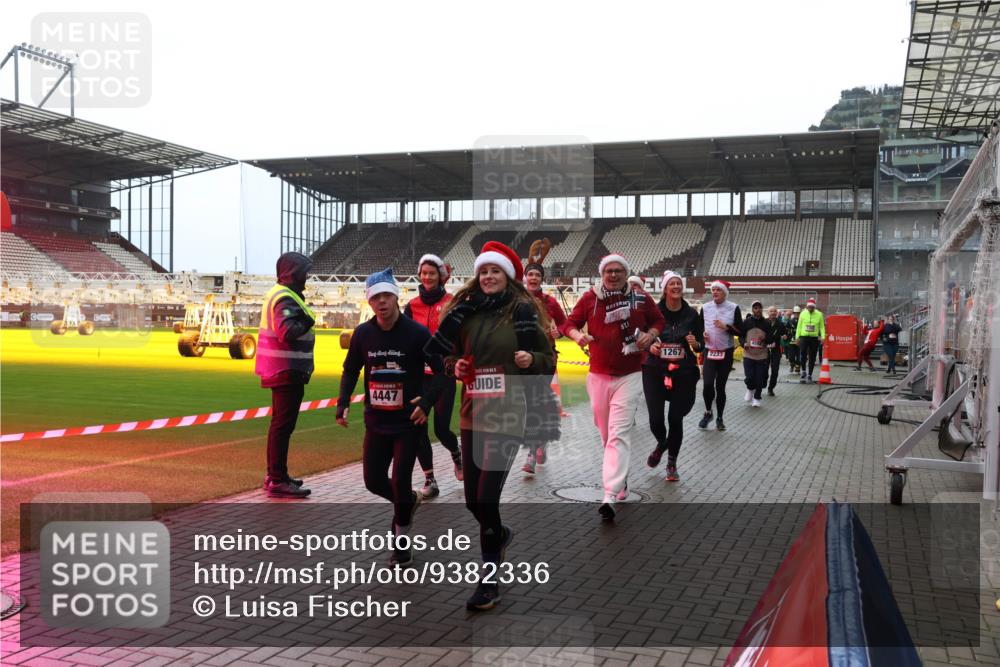 07.12.2025 - St. Pauli X-Mass-Run No. 15 Luisa Fischer http://msf.ph/oto/9382336 07.12.2025 10:48:58 Ziel 4447, 4500, 1267, 2233, 233, 290, 577, 590, 592, 633, 876, 935, 1009, 1087, 1188, 1189, 1195, 1265, 1267, 1515, 1516, 1517, 1521, 1895, 2028, 2146, 2147, 2232, 2233, 2235, 2239, 2241, 2268, 2269, 2339, 2501, 2512, 2515, 2796, 2797, 2803, 3017, 3018, 3019, 3346, 3598, 4229, 4447, 4598 meine-sportfotos.de