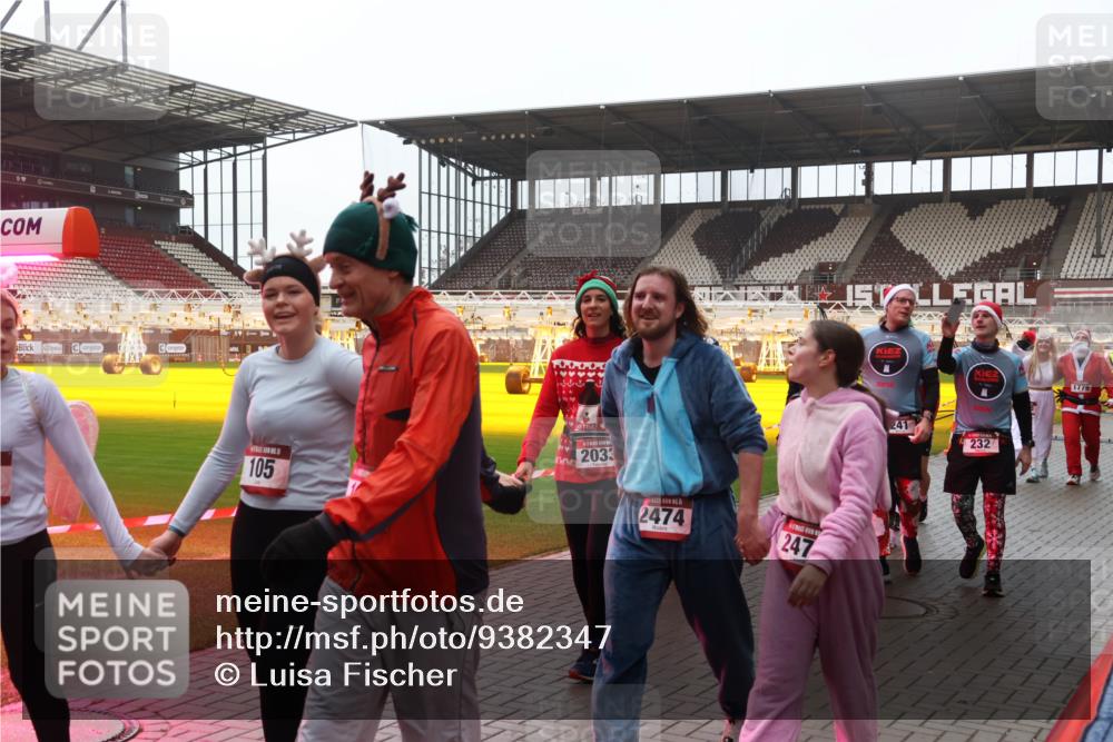 07.12.2025 - St. Pauli X-Mass-Run No. 15 Luisa Fischer http://msf.ph/oto/9382347 07.12.2025 11:22:29 Ziel 105, 7000, 2033, 2474, 247, 241, 1779, 232, 1284, 1297, 1775, 1779, 1904, 1939, 2197, 2812, 3474, 3475, 3820, 3821 meine-sportfotos.de