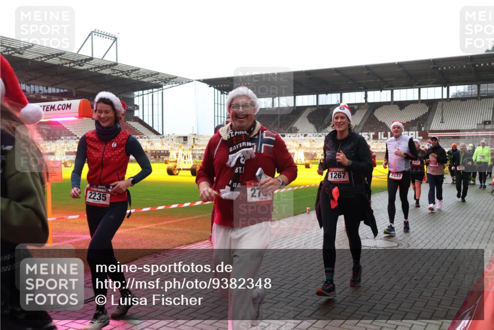 07.12.2025 - St. Pauli X-Mass-Run No. 15 Luisa Fischer http://msf.ph/oto/9382348 07.12.2025 10:49:00 Ziel 2235, 27, 1267, 277, 2233, 633, 4598, 577, 233, 290, 577, 590, 592, 633, 876, 935, 1009, 1087, 1188, 1189, 1195, 1265, 1267, 1515, 1516, 1517, 1521, 1895, 2028, 2232, 2233, 2235, 2239, 2241, 2268, 2269, 2339, 2501, 2512, 2515, 2796, 2797, 2803, 3017, 3018, 3019, 3346, 3598, 4229, 4447, 4598 meine-sportfotos.de
