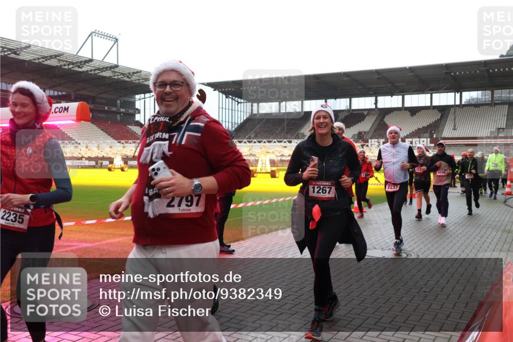 07.12.2025 - St. Pauli X-Mass-Run No. 15 Luisa Fischer http://msf.ph/oto/9382349 07.12.2025 10:49:00 Ziel 2235, 2797, 1267, 2233, 633, 4598, 577, 233, 290, 577, 590, 592, 633, 876, 935, 1009, 1087, 1188, 1189, 1195, 1265, 1267, 1515, 1516, 1517, 1521, 1895, 2028, 2232, 2233, 2235, 2239, 2241, 2268, 2269, 2339, 2501, 2512, 2515, 2796, 2797, 2803, 3017, 3018, 3019, 3346, 3598, 4229, 4447, 4598 meine-sportfotos.de
