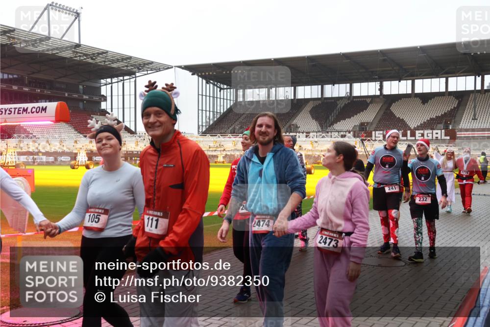 07.12.2025 - St. Pauli X-Mass-Run No. 15 Luisa Fischer http://msf.ph/oto/9382350 07.12.2025 11:22:30 Ziel 2474, 105, 111, 2473, 241, 232, 1779, 1284, 1297, 1775, 1779, 1904, 1939, 2812, 3474, 3475, 3820, 3821 meine-sportfotos.de