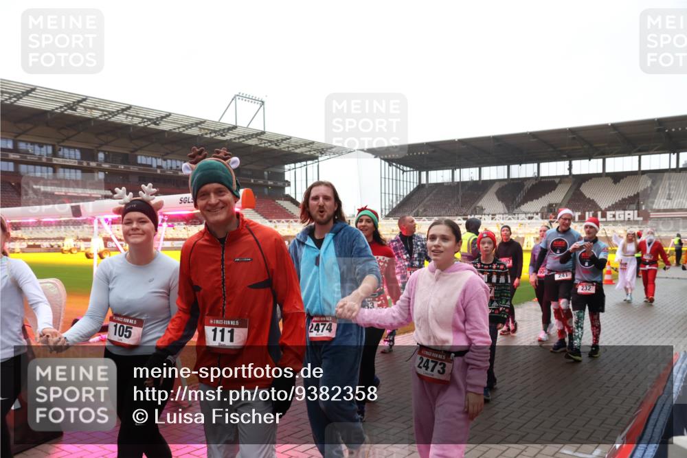 07.12.2025 - St. Pauli X-Mass-Run No. 15 Luisa Fischer http://msf.ph/oto/9382358 07.12.2025 11:22:31 Ziel 15, 105, 15, 111, 2474, 33, 15, 2473, 241, 232, 1284, 1297, 1775, 1779, 1904, 1939, 2812, 3474, 3475, 3820, 3821 meine-sportfotos.de