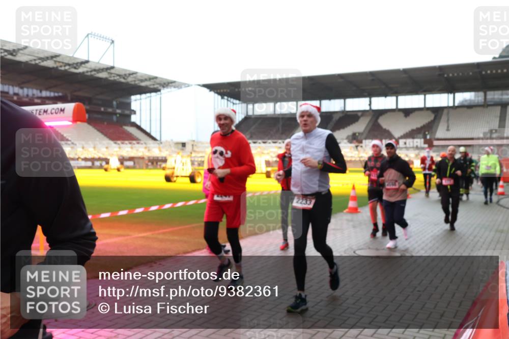 07.12.2025 - St. Pauli X-Mass-Run No. 15 Luisa Fischer http://msf.ph/oto/9382361 07.12.2025 10:49:01 Ziel 2233, 233, 290, 577, 590, 592, 633, 876, 935, 1009, 1087, 1188, 1189, 1195, 1265, 1267, 1515, 1516, 1517, 1521, 1895, 2028, 2232, 2233, 2235, 2239, 2241, 2268, 2269, 2339, 2501, 2512, 2515, 2796, 2797, 2803, 3017, 3018, 3019, 3346, 3598, 4229, 4447, 4598 meine-sportfotos.de
