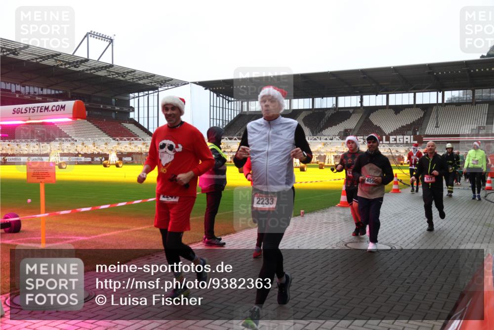 07.12.2025 - St. Pauli X-Mass-Run No. 15 Luisa Fischer http://msf.ph/oto/9382363 07.12.2025 10:49:02 Ziel 2233, 459, 577, 1265, 233, 290, 379, 577, 590, 592, 633, 876, 935, 1009, 1087, 1188, 1189, 1195, 1265, 1267, 1515, 1516, 1517, 1521, 1895, 2028, 2232, 2233, 2235, 2239, 2241, 2268, 2269, 2339, 2501, 2512, 2515, 2796, 2797, 2803, 3017, 3018, 3019, 3346, 3598, 4229, 4447, 4598 meine-sportfotos.de
