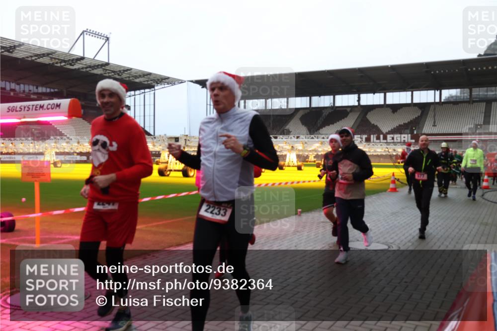 07.12.2025 - St. Pauli X-Mass-Run No. 15 Luisa Fischer http://msf.ph/oto/9382364 07.12.2025 10:49:02 Ziel 2233, 233, 290, 379, 577, 590, 592, 633, 876, 935, 1009, 1087, 1188, 1189, 1195, 1265, 1267, 1515, 1516, 1517, 1521, 1895, 2028, 2232, 2233, 2235, 2239, 2241, 2268, 2269, 2339, 2501, 2512, 2515, 2796, 2797, 2803, 3017, 3018, 3019, 3346, 3598, 4229, 4447, 4598 meine-sportfotos.de