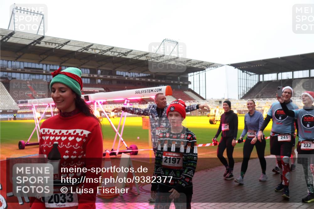 07.12.2025 - St. Pauli X-Mass-Run No. 15 Luisa Fischer http://msf.ph/oto/9382377 07.12.2025 11:22:33 Ziel 15, 2033, 15, 2197, 1907, 1904, 241, 232, 1284, 1297, 1775, 1779, 1904, 1939, 2812, 3127, 3474, 3475, 3820, 3821 meine-sportfotos.de