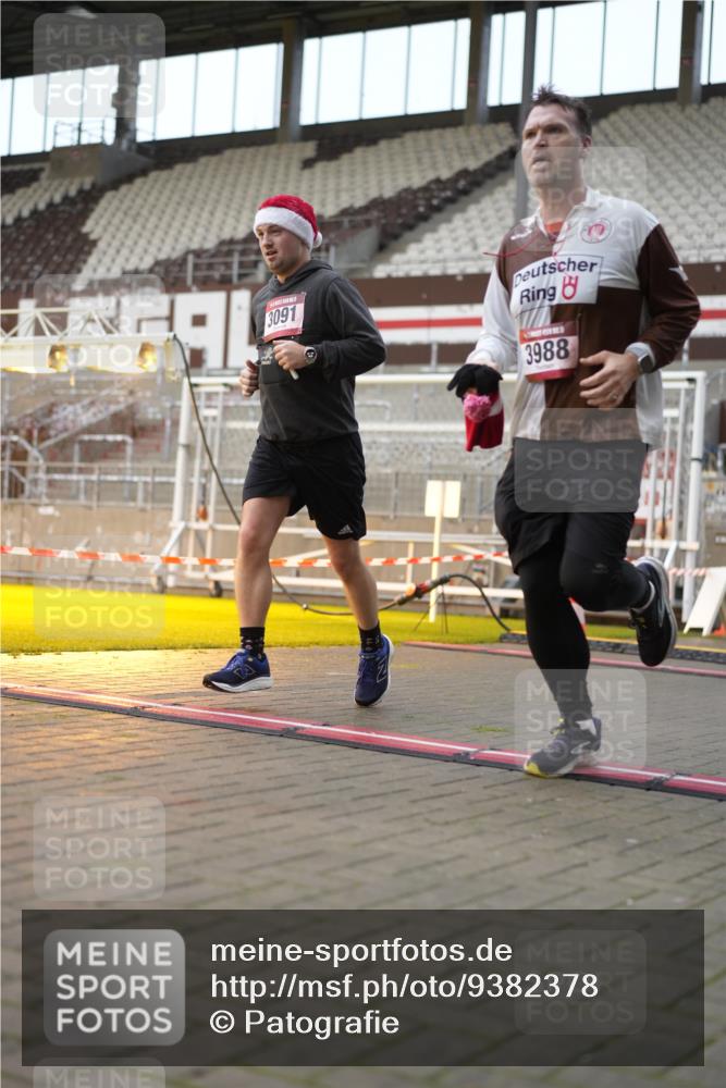 07.12.2025 - St. Pauli X-Mass-Run No. 15 Patografie http://msf.ph/oto/9382378 07.12.2025 10:21:22 Ziel 149, 270, 1326, 2173, 2927, 2997, 3062, 3091, 3384, 3540, 3541, 3848, 3849, 3988, 4117, 4169, 4170 meine-sportfotos.de