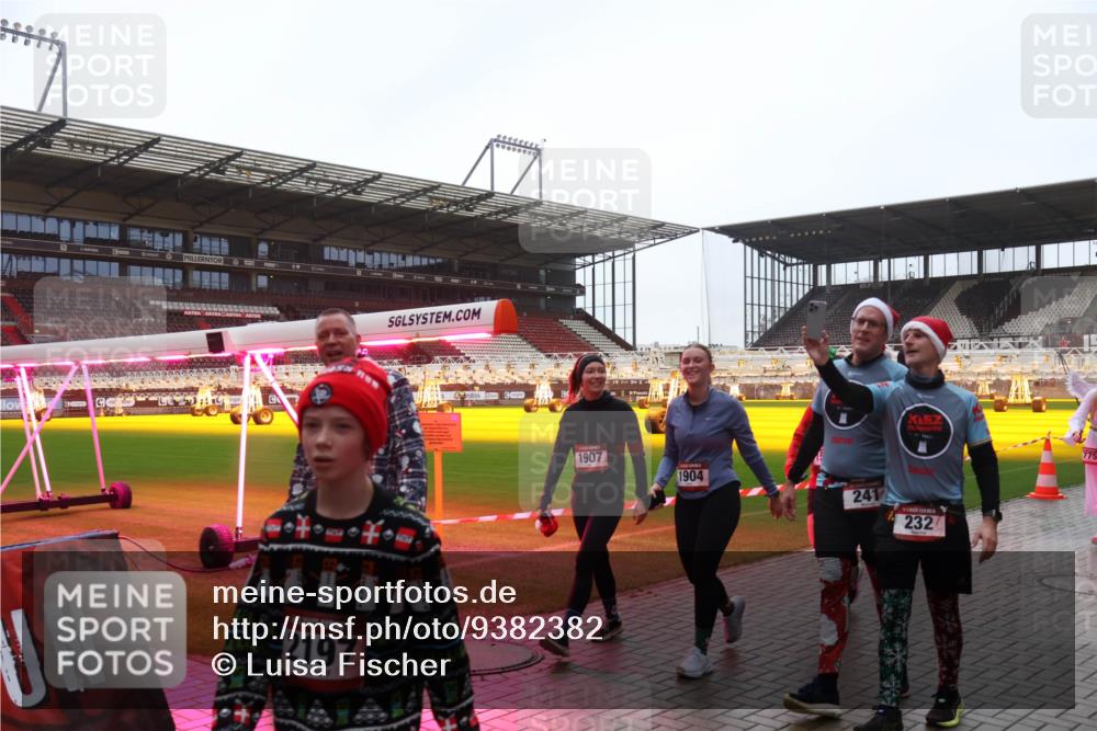 07.12.2025 - St. Pauli X-Mass-Run No. 15 Luisa Fischer http://msf.ph/oto/9382382 07.12.2025 11:22:34 Ziel 2197, 1907, 1904, 2412, 232, 1284, 1297, 1775, 1779, 1904, 1939, 2812, 2985, 3127, 3474, 3475, 3820, 3821 meine-sportfotos.de
