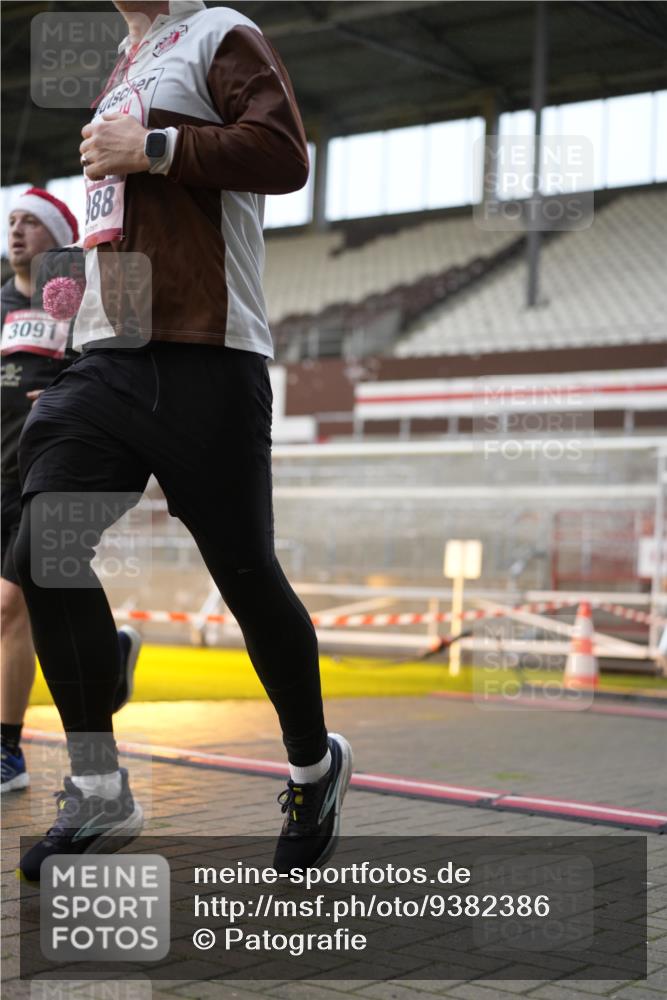07.12.2025 - St. Pauli X-Mass-Run No. 15 Patografie http://msf.ph/oto/9382386 07.12.2025 10:21:23 Ziel 149, 270, 1326, 2173, 2927, 2997, 3062, 3091, 3384, 3540, 3541, 3848, 3849, 3988, 4117, 4169, 4170 meine-sportfotos.de