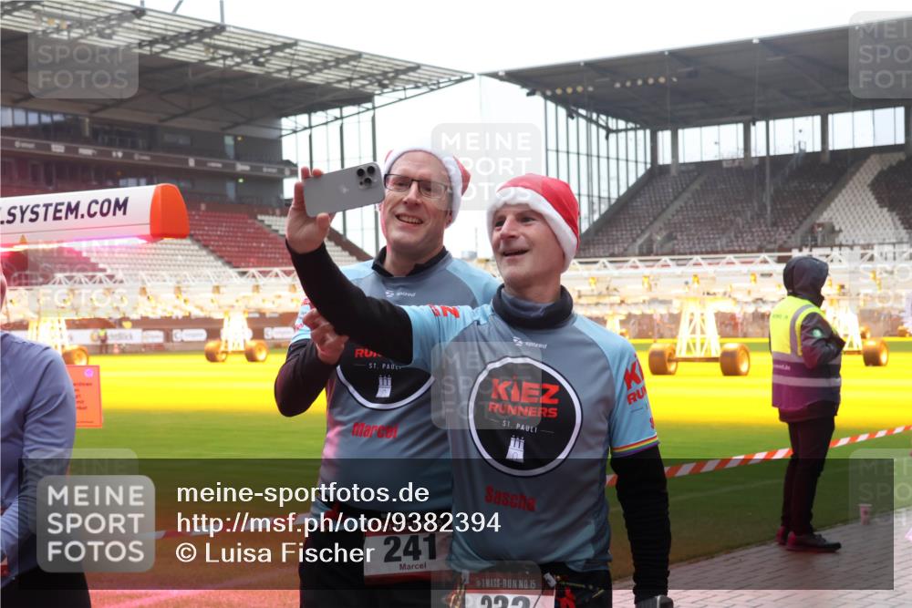 07.12.2025 - St. Pauli X-Mass-Run No. 15 Luisa Fischer http://msf.ph/oto/9382394 07.12.2025 11:22:35 Ziel 15, 241, 15, 1284, 1297, 1775, 1779, 1904, 1939, 2550, 2557, 2812, 2985, 3127, 3474, 3475, 3820, 3821 meine-sportfotos.de