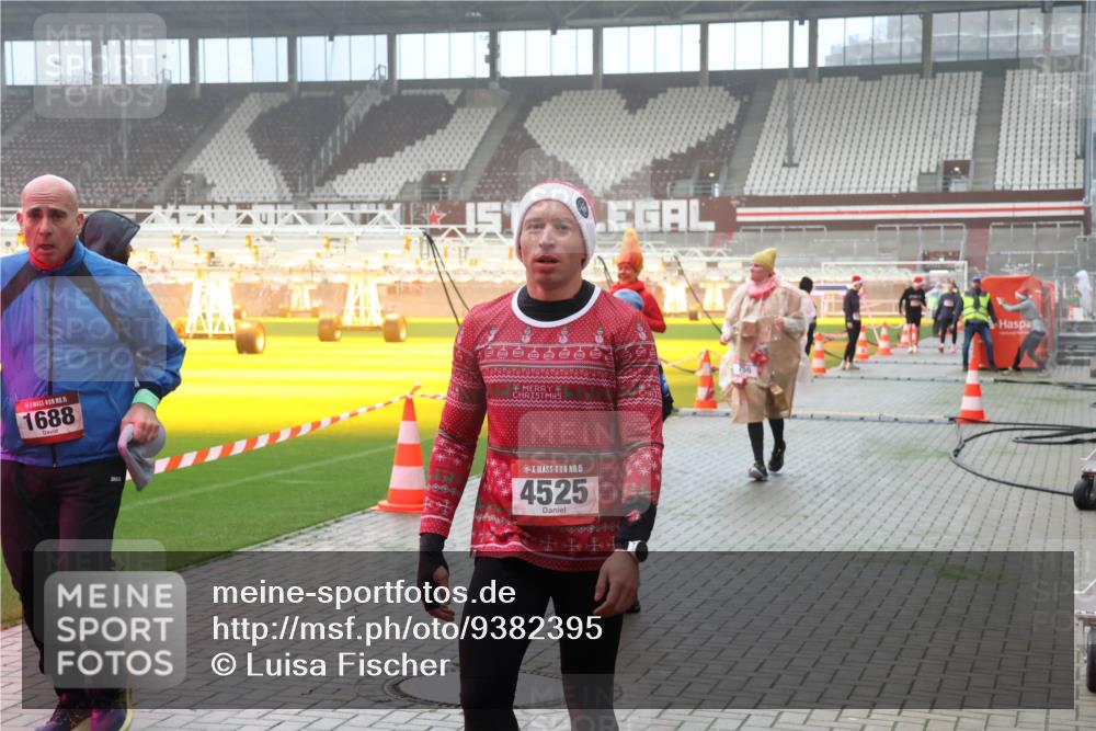 07.12.2025 - St. Pauli X-Mass-Run No. 15 Luisa Fischer http://msf.ph/oto/9382395 07.12.2025 10:12:29 Ziel 15, 1688, 151, 6666666, 15, 4525, 670, 756, 1072, 1074, 1077, 1389, 1526, 1687, 1688, 1833, 2177, 2906, 2909, 3085, 3761, 3767, 3870, 3909, 3932, 3935, 4658 meine-sportfotos.de