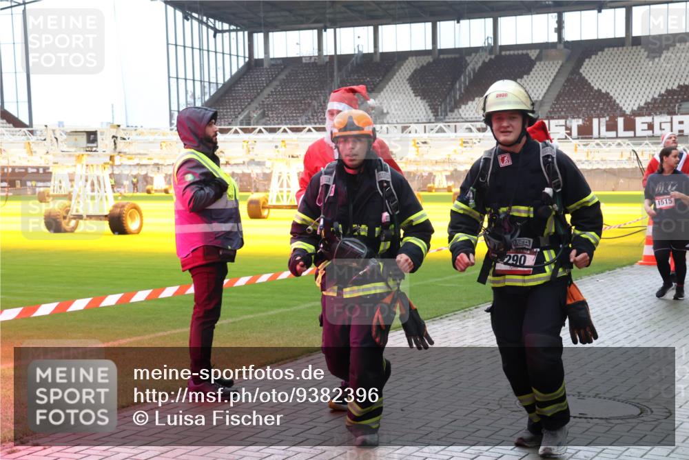 07.12.2025 - St. Pauli X-Mass-Run No. 15 Luisa Fischer http://msf.ph/oto/9382396 07.12.2025 10:49:07 Ziel 2928, 290, 1515, 233, 290, 379, 577, 590, 592, 633, 876, 935, 1009, 1019, 1087, 1164, 1188, 1189, 1265, 1267, 1515, 1516, 1517, 1521, 1895, 2232, 2233, 2235, 2239, 2241, 2268, 2269, 2512, 2515, 2796, 2797, 2803, 3017, 3019, 3346, 4447, 4598 meine-sportfotos.de