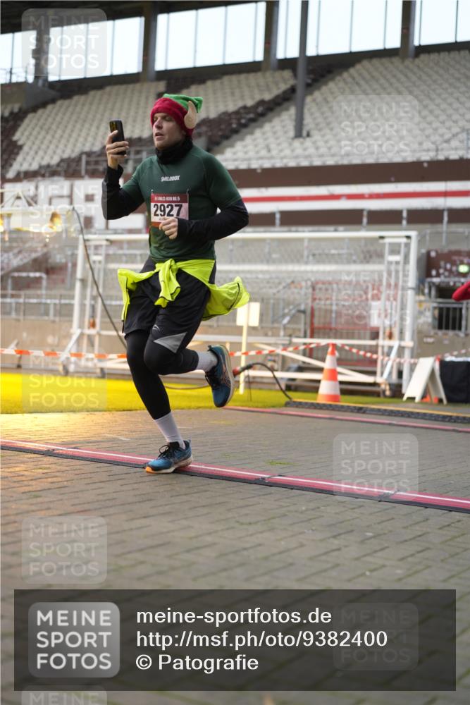 07.12.2025 - St. Pauli X-Mass-Run No. 15 Patografie http://msf.ph/oto/9382400 07.12.2025 10:21:24 Ziel 149, 270, 1326, 2173, 2927, 2997, 3062, 3091, 3384, 3540, 3541, 3848, 3849, 3988, 4117, 4158, 4169, 4170 meine-sportfotos.de