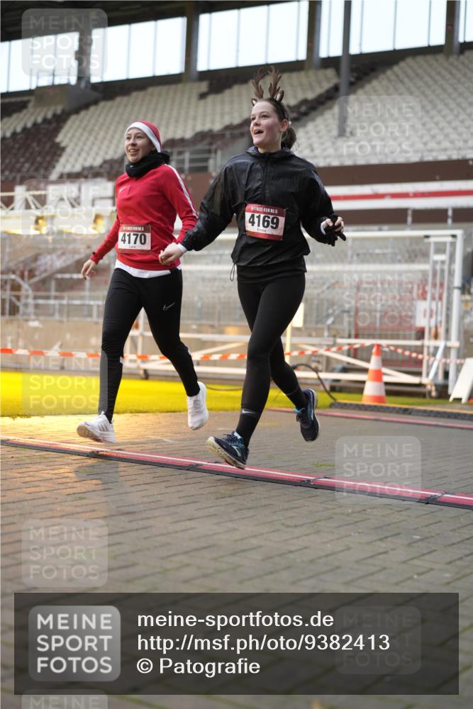 07.12.2025 - St. Pauli X-Mass-Run No. 15 Patografie http://msf.ph/oto/9382413 07.12.2025 10:21:26 Ziel 149, 270, 1326, 2173, 2927, 2997, 3062, 3091, 3384, 3540, 3541, 3848, 3849, 3988, 4117, 4158, 4169, 4170 meine-sportfotos.de